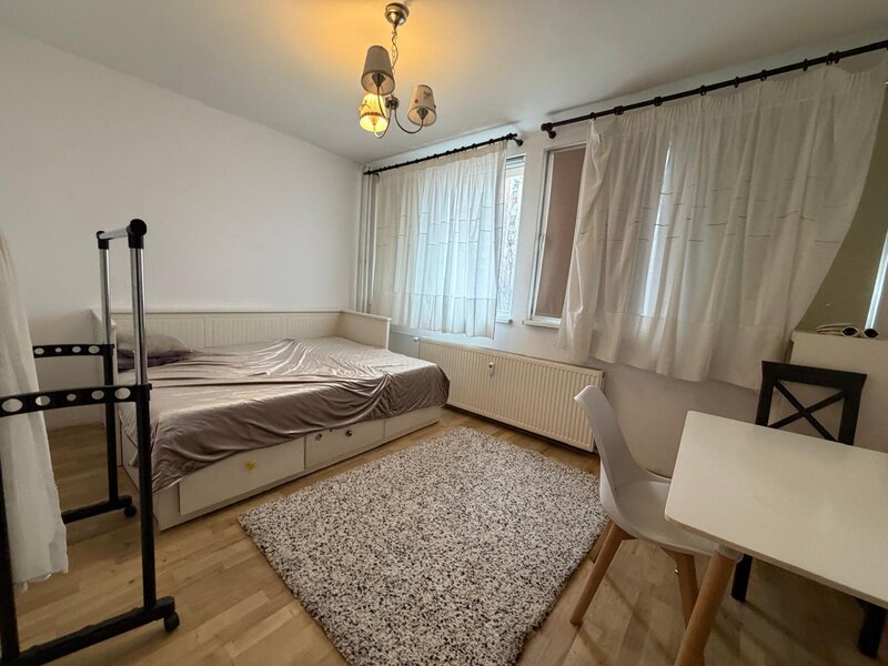 Baba Novac, langa Parc IOR, Campia Libertatii, metrou Titan.